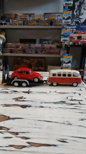 Kombi e Fusca na carreta. Da Maisto