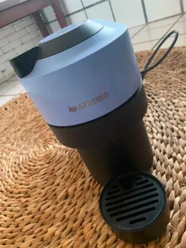 Cafeteira Nespresso Vertuo Pop Branca + 10 Cápsulas de Brinde