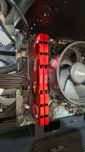 Memoria DDR 4 3200 MHz e Placa de Vídeo RX 590 de 8Gb