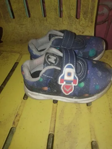 Vendo esse tênis usado mais em bom estado