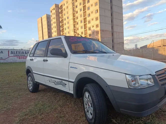 Fiat Uno Mille Celeb. WAY Econ. 1.0 F.flex 4P 2013
