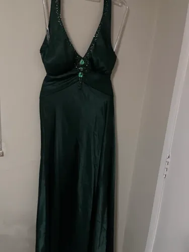 Vestido de festa verde com pedraria tamanho P
