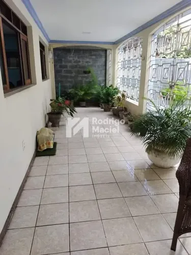 Vende-se Casa Duplex no Cordeiro.