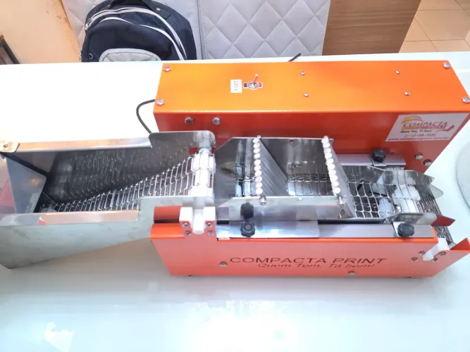 Máquina modeladora de salgados e doces