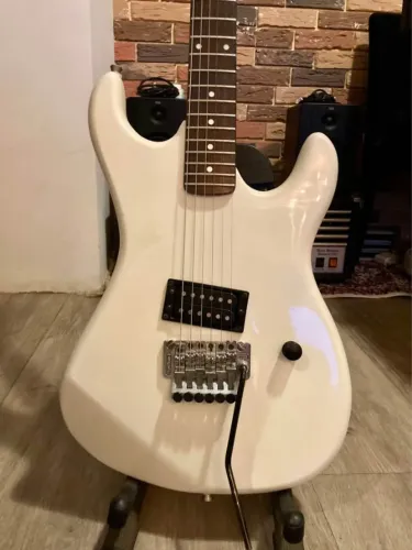 Guitarra Kramer Striker dos anos 80 importada Japão