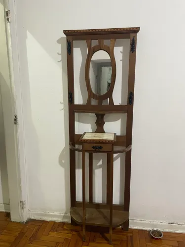 Vende-se Chapeleiro de Madeira Maciça