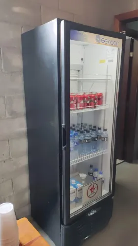 Refrigerador expositor vertical