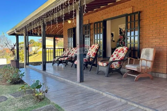 Casa á Venda no Condomínio Orypaba em Monte Alegre do Sul por R$ 1.800.000,00
