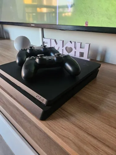 PS4 Slim 500 GB - Ano 2019 - Excelente estado!