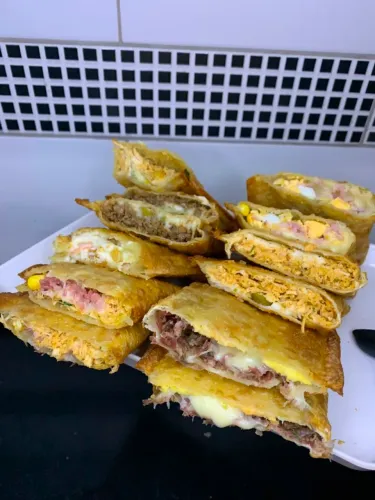PASTEL CROCANTE E DELICIOSO