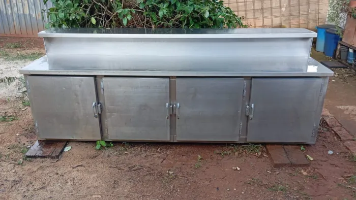 Balcão refrigerado de inox mais dois motores 220v (incomar) (motor esta na caixa)