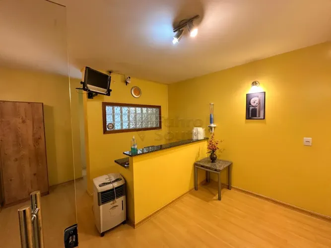 Duas salas comerciais conjuntas em galeria central, própria para consultório odontológico!