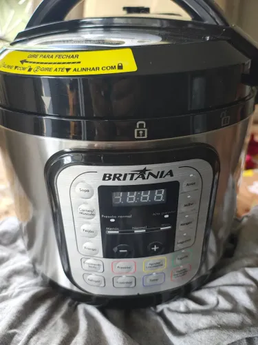 Panela elétrica Britânia usada em excelente estado(não liga)
