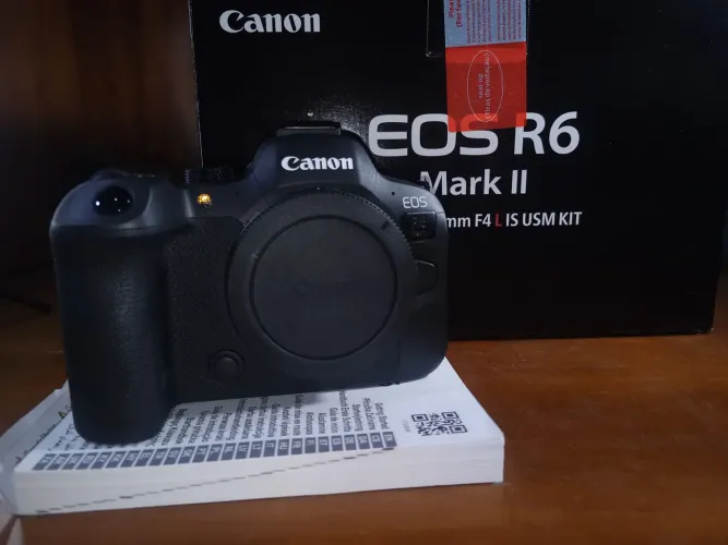 Câmera Canon EOS R6 Mark II 24.2 MP Mirrorless - Nova