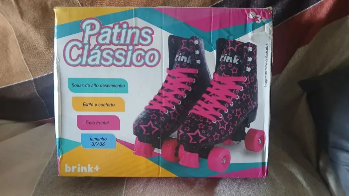 VENDENDO PATINS