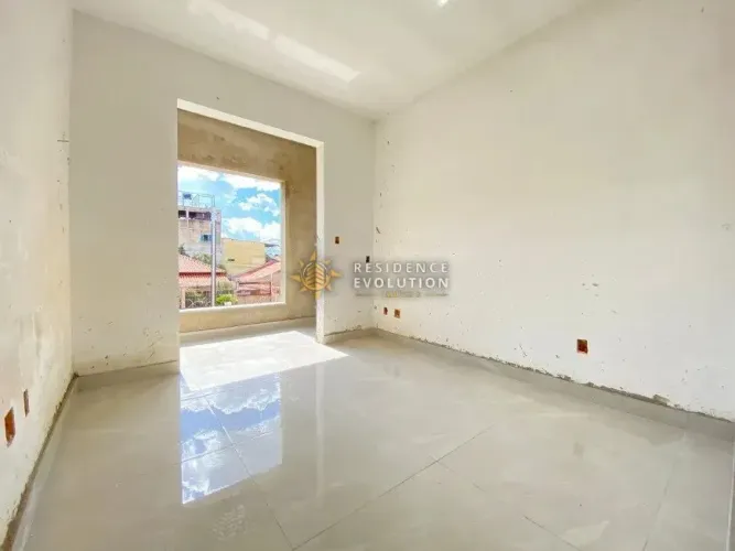 Casa com 2 Quartos e 3 banheiros à Venda