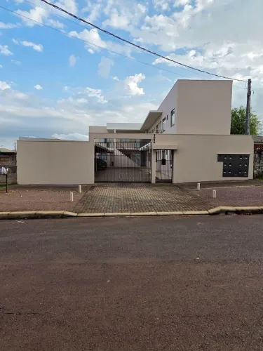Aluga-se kitnet ao lado da Unioeste, com garag coberta, incluso: iptu lixo condom gas net