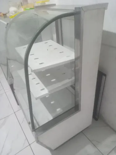 Vendo uma vitrine