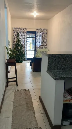 Suíte Feminina Mobiliada no Centro (Próximo à Praça Pasteur) - C/ Garagem e Tudo Incluso