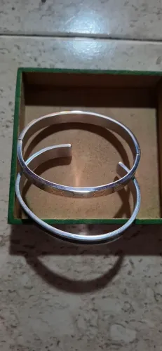Bijuteria em aço...bracelete fechado o outro vendido