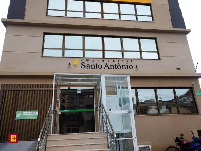 Sala comercial bem localizada em Barreiros