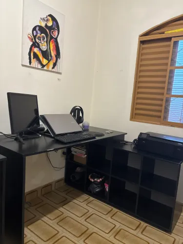 Mesa de Escritório em L Preta - Excelente Estado | Ideal para Home Office