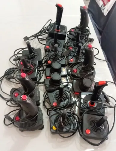 17 controles de atari antigo