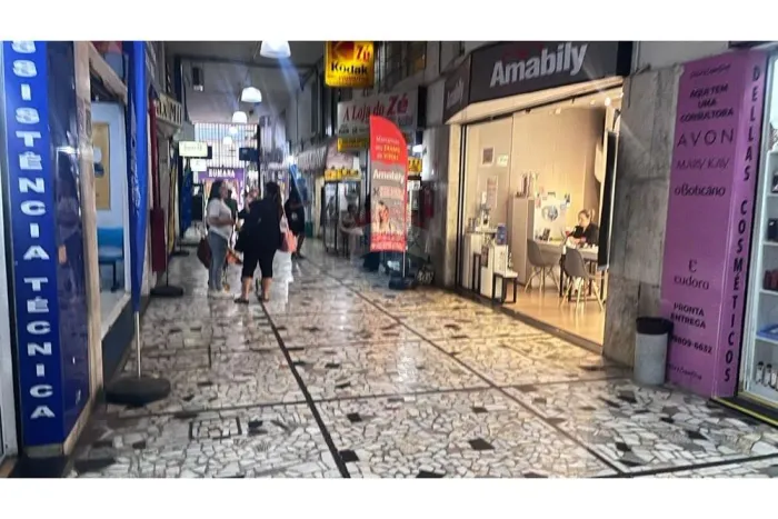 Oportunidade Imperdível: Andar Corporativo Amplo para locação no centro da cidade.