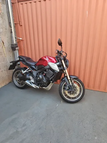 Oportunidade CB 650R,excelente estado de conservação...