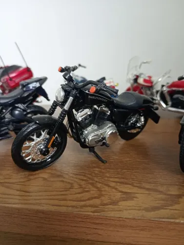 Moto Miniatura Harley Davidson Colecionável Maisto escala 1:18