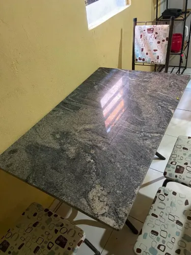 Mesa com 4 cadeiras nova