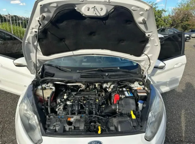 Ford Fiesta 1.6 16V Flex Aut. 5P 2014