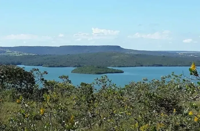 Lote, 1000m2  ás margens do Lago.