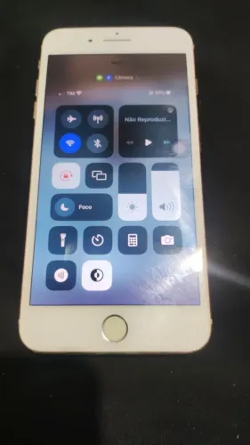 iPhone 8plus valor 400$ ? celular perfeito carregador e fone
