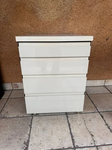Gaveteiro laqueado