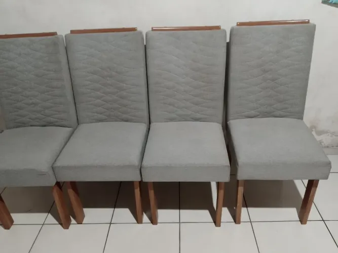 Vende-se um jogo de 4 cadeiras 
