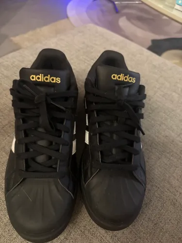 Tênis adidas casual