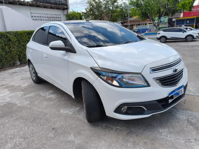 Chevrolet Onix Hatch LT 1.4 8V Flex Power Mec. 4P 2015