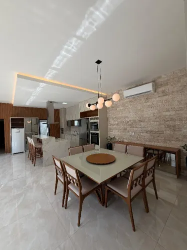 Casa Alto Padrão com 3 Suítes, Piscina, Energia Solar e Porteira Fechada no Jardim América