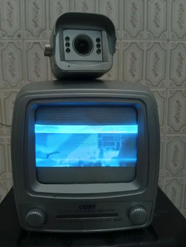 Monitor coby e câmeras antigas funcionando