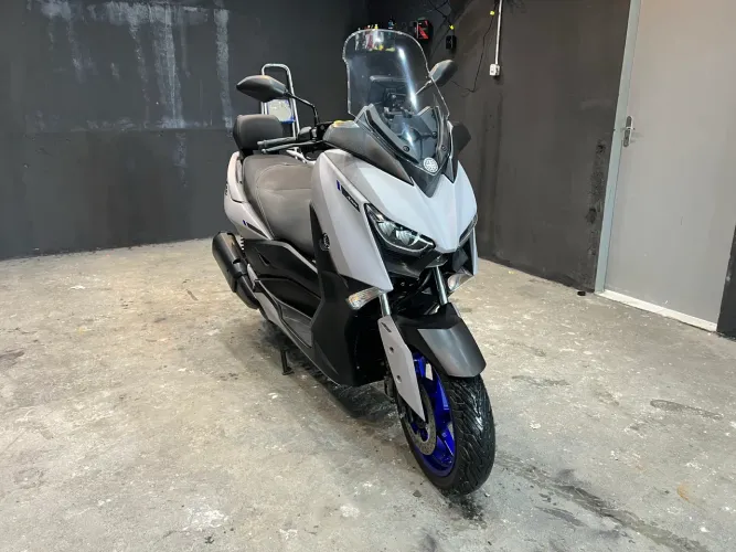 XMAX 250 + acessórios + brindes