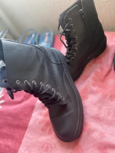 Coturno preto femenino