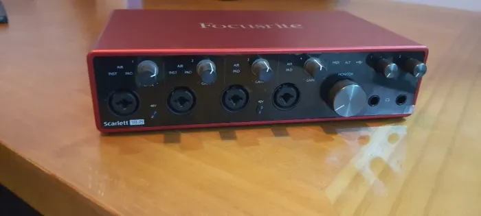 Interface de áudio Focusrite Scarlett 18i8 3ª geração