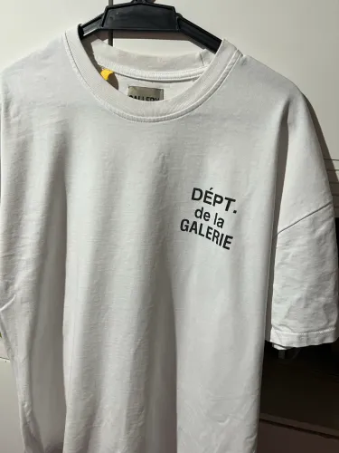 Camiseta Gallery Dept 