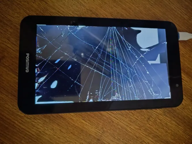 Tablet positivo 7polegadas com tela quebrada para retirada de peças 