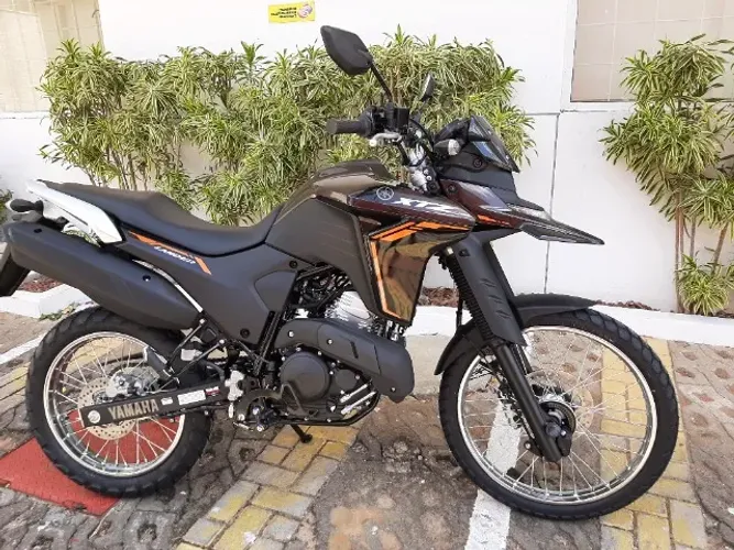 Vendo ou troco xtz 250 0km - marom cinza verde e azul