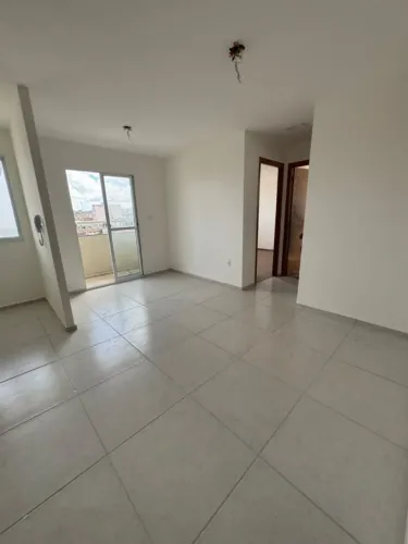 ALUGO APARTAMENTO DE 02 QUARTOS, 01 SUÍTE, CONDOMÍNIO FONTE ROYAL, BAIRRO MUCHILA, CENTRO