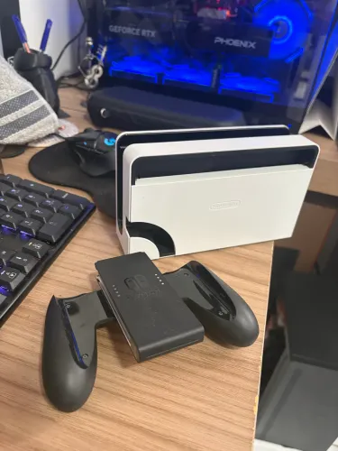 Nintendo Switch OLED 64GB - 3 meses de uso, impecável, na caixa + case + 2 jogos digitais