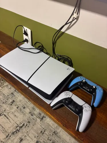 PS5 Slim Digital 825GB + Astro Bot + Gran Turismo 7 ? IMPECÁVEL