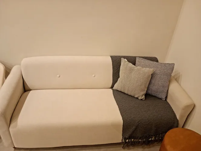 Vendo sofá 3 lugares - bege Marca : Tok&Stok